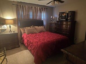 4 bedrooms, iron/ironing board, Internet, bed sheets - Delightful 4-bedroom house with AC in lively Lubbock (Lubbock)