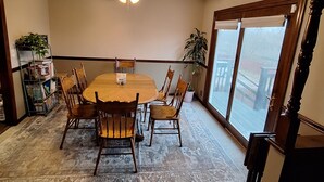 A dining area with a round table, chairs, a ceiling fan, and a view through a glass door. - Your FIFA World Cup Base Camp-6 miles from the stadium (Raytown)