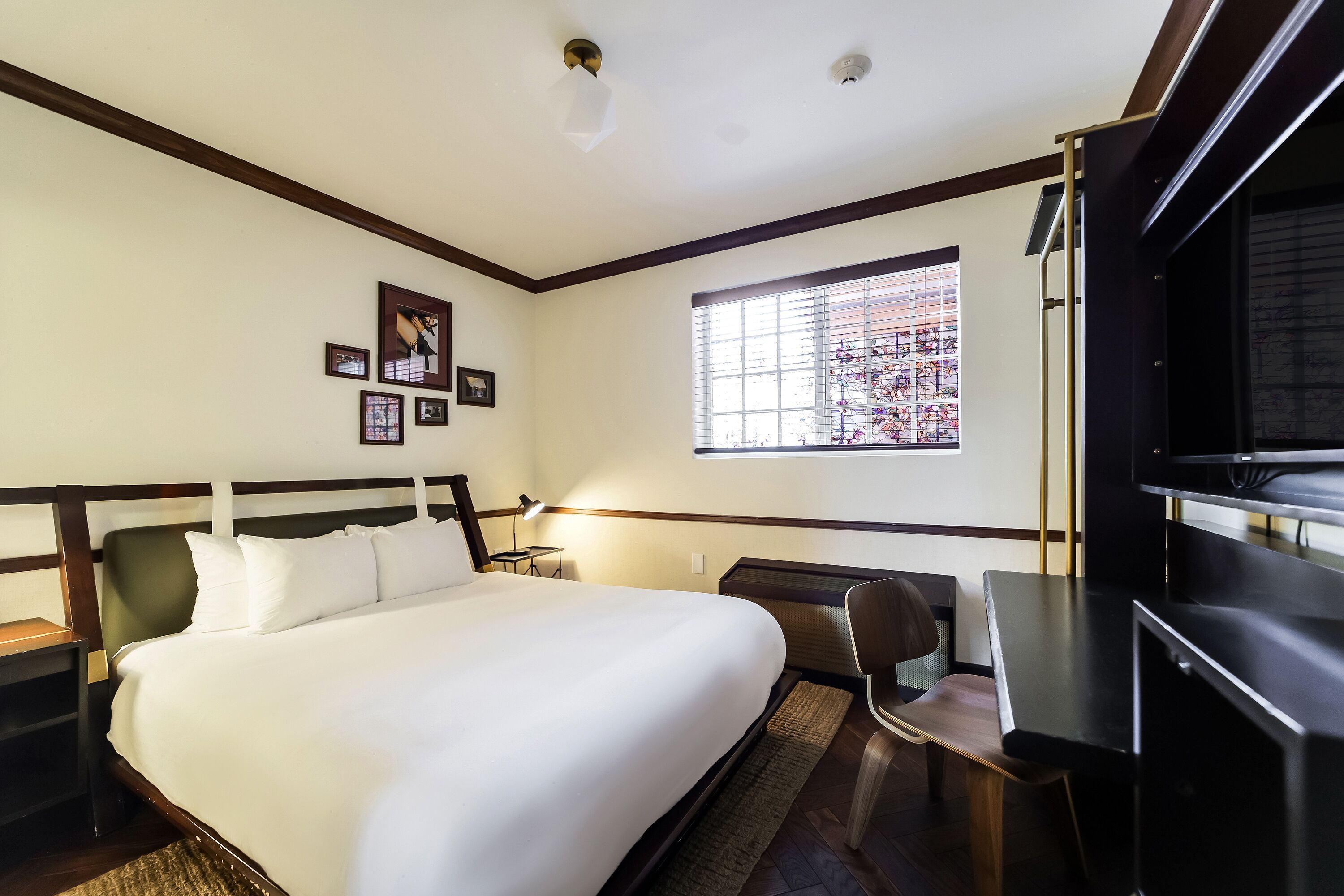 Zimmer, 1 Queen-Bett, eigenes Bad