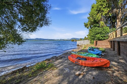 Koutu Hideaway By The Lake with Kayaks!