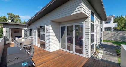 Kowhai Views | Stylish & Modern in Great Location