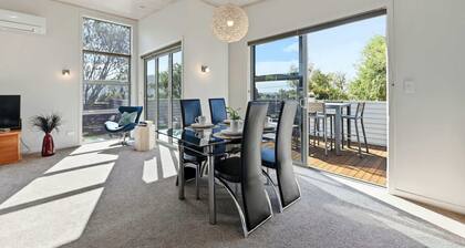 Kowhai Views | Stylish & Modern in Great Location