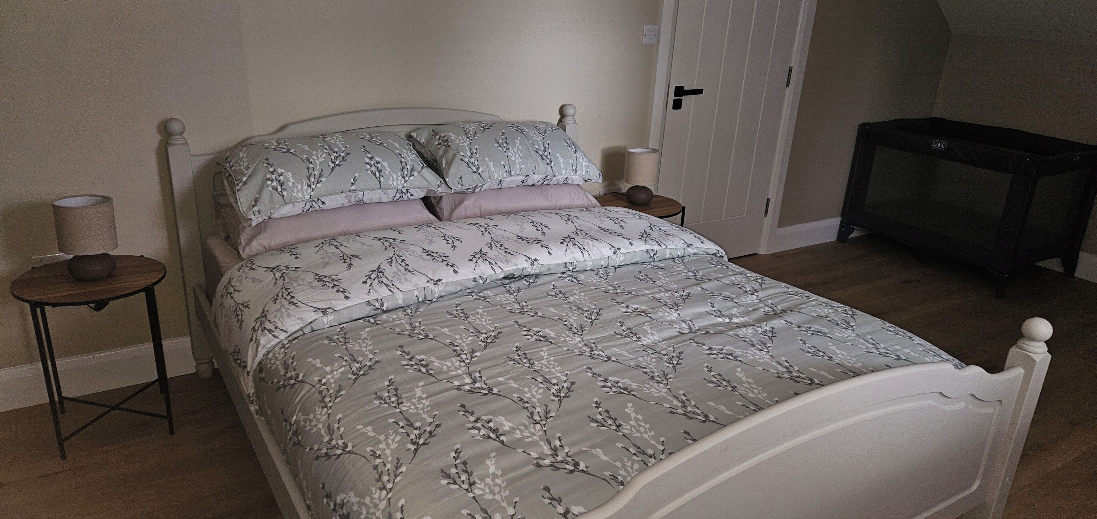 2 bedrooms, iron/ironing board, travel cot, free WiFi