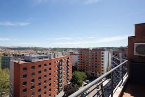 Property grounds - Colinas Premium 3BR - Three Bedroom Apartment, Sleeps 5 (Sintra)