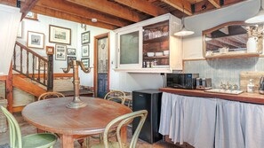 Dining - Demi Barn - Unique Historic Country Barn (Daylesford)
