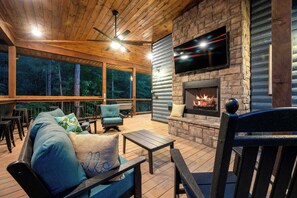 Property grounds - Retreat w/ Sauna, Hot Tub, Games & Fenced Dog Yard! (Broken Bow)