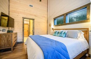 3 bedrooms, desk, iron/ironing board, WiFi - Retreat w/ Sauna, Hot Tub, Games & Fenced Dog Yard! (Broken Bow)