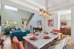 Dining - *GATED 5BR | 2 King Suites | Game Room | BBQ!* (Los Angeles)