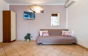 TV - Cozy apartment in Bol with WiFi (Bol)