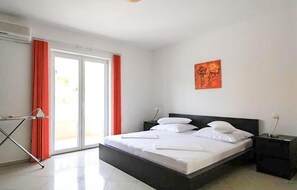 1 bedroom, travel cot, free WiFi - 1 bedroom gorgeous apartment in Makarska (Makarska)