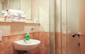 Shower, hair dryer - 1 bedroom gorgeous apartment in Makarska (Makarska)