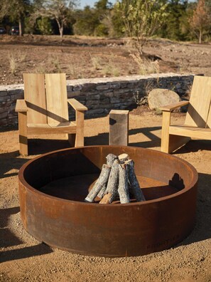 Property grounds - Hideaway Round Top | Woodlands Cottage | Pool, Fire Pit & Pond (Round Top)