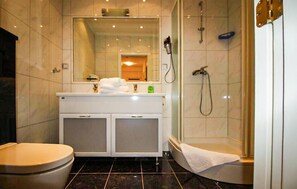 Shower, hair dryer - Gorgeous apartment in Makarska with WiFi (Makarska)