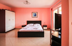 1 bedroom, travel cot, free WiFi - Gorgeous apartment in Makarska with WiFi (Makarska)