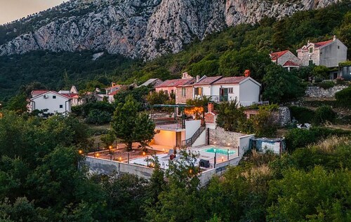 Awesome home in Tucepi