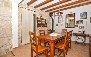 Dining - Awesome home in Tucepi (Tucepi)