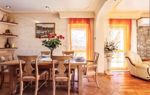 Dining - Nice home in Velic- Trilj (Velic- Trilj)