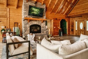 TV, fireplace, video games, offices - Indoor Pool - Sleeps 26 - Hot Tub (Sevierville)