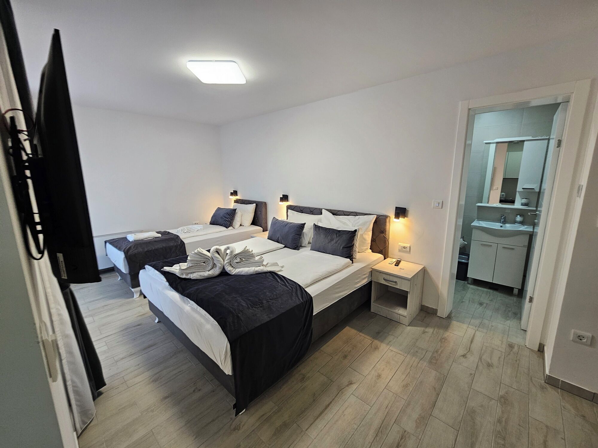 1 bedroom, iron/ironing board, travel cot, WiFi