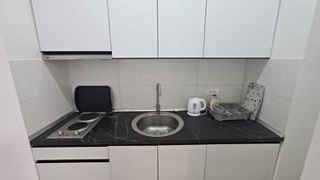 Fridge, microwave, stovetop, electric kettle