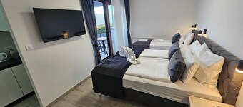 1BDR apartment, shared pool, kitchen, balcony, C12