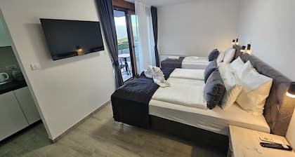 1BDR apartment, shared pool, kitchen, balcony, C12