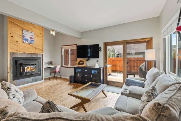 TV, fireplace, offices