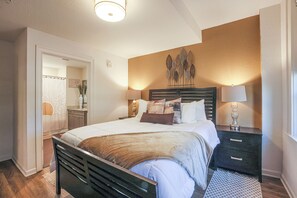 Room - 2-Bedroom Downtown apartment in wonderful Columbia with AC and fitness room (Columbia)