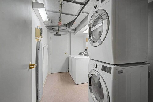 Premier St Elmo Unit w Large Balcony over Park