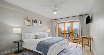 Premier St Elmo Unit w Large Balcony over Park