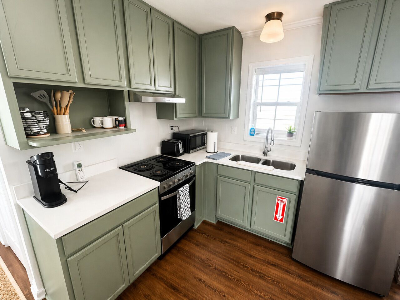 Fridge, microwave, stovetop, coffee/tea maker