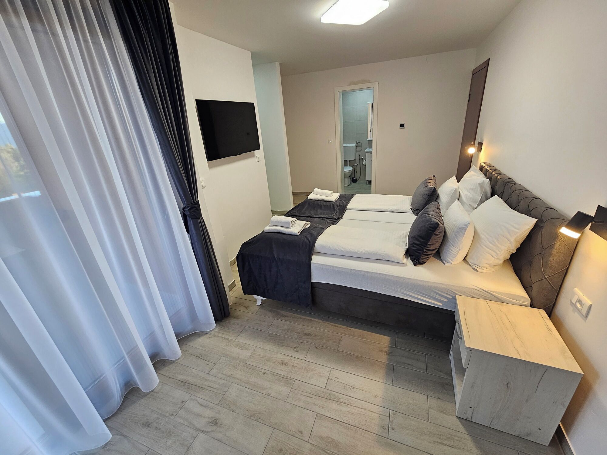 1 bedroom, iron/ironing board, travel crib, WiFi