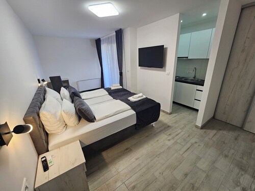 1BDR apartment, shared pool, kitchen, balcony, C13