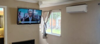 Roseville Studio - Fast WiFi - Full Kitchen - Near Multiple Hospitals