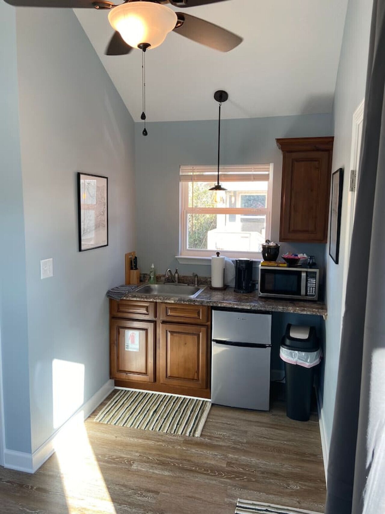Microwave, coffee/tea maker