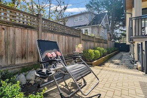 Terrace/patio - Private Entrance with Spacious & Bright 2 Bed Suite (Vancouver)