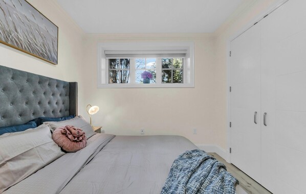 2 chambres, fer et planche à repasser, Wi-Fi, draps fournis