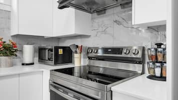 Micro-ondes, four, plaque de cuisson, lave-vaisselle