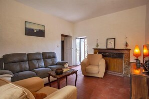 TV - Casuccia – Appartement de charme au cœur du Nebbiu (Santo-Pietro-di-Tenda)