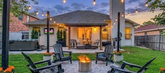 Backyard Paradise • Hot Tub • Fire Pit • 13 guests