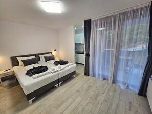 1 chambre, fer et planche à repasser, lit de bébé portatif, Wi-Fi