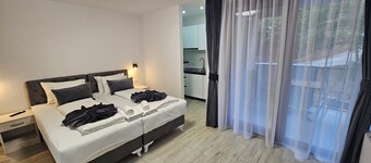 1BDR apartment, shared pool, kitchen, balcony, C14