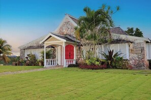 Exterior - The Cedars Estate – Where Love Grows ❤️ (Labyrinth)