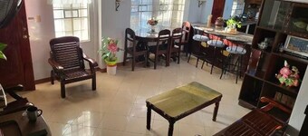 AMA is 2 floor levels unit in a 4 storey building,3 BR, 2 Bath in Sevilla Norte