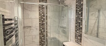 6BR lovely bungalow - Fully Furnished in Egham