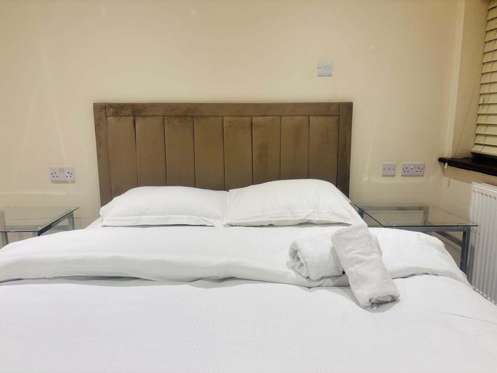 6 bedrooms, WiFi, bed sheets, wheelchair access