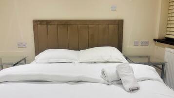 6 bedrooms, WiFi, bed sheets, wheelchair access