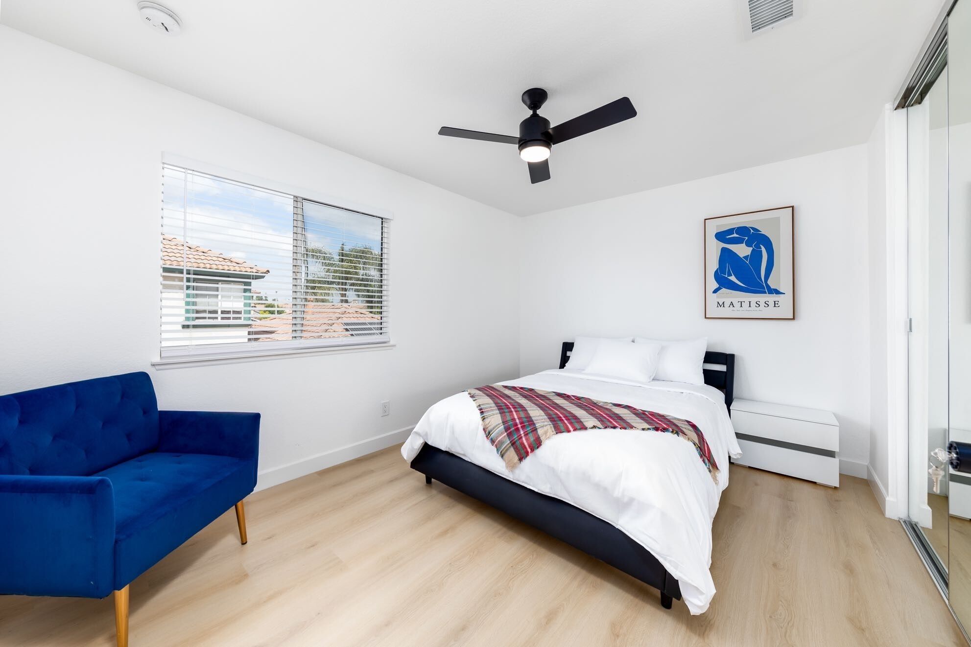 4 bedrooms, iron/ironing board, free WiFi, bed sheets