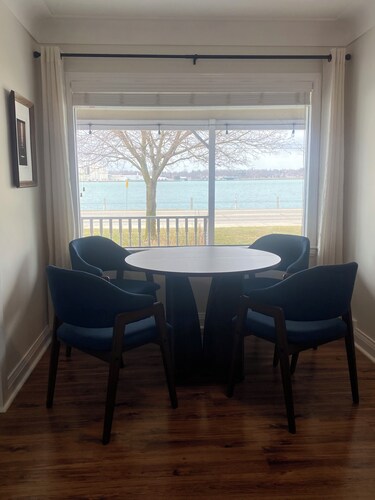 River’s Edge Cottage - St. Clair River Trail - Spectacular view!
