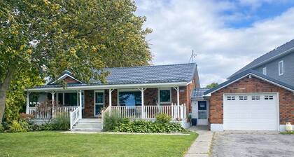 River’s Edge Cottage - St. Clair River Trail - Spectacular view!